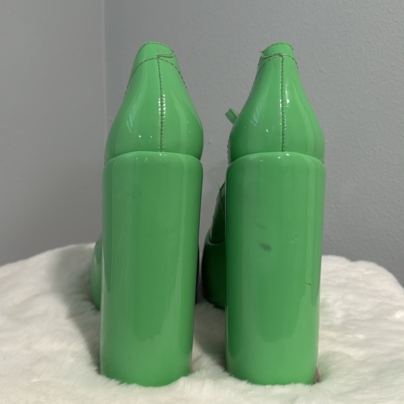 New Schutz Zayne Mary Jane Platform Heel in Patent Leather Green. - Picture 6 of 15